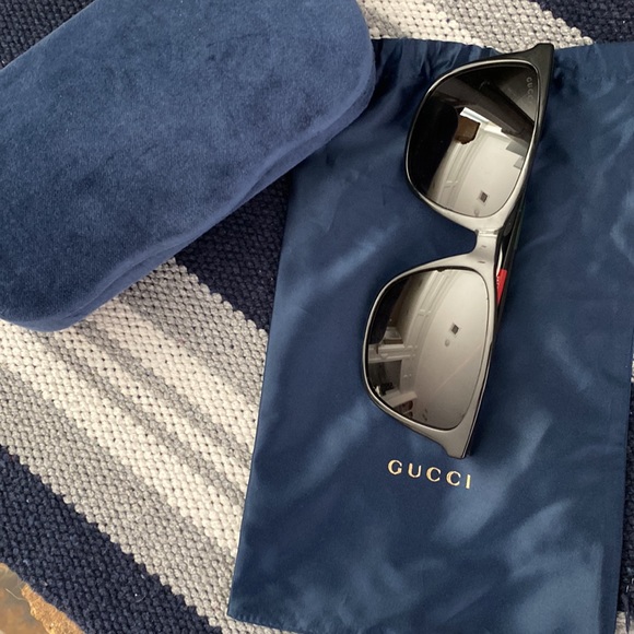 Gucci sunglasses with authenticity card, cloth and case. Perfect condition. - Picture 5 of 14